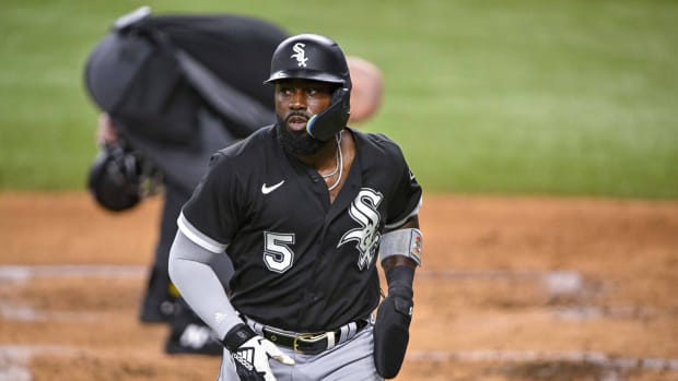Chicago White Sox 2B Josh Harrison runs off field
